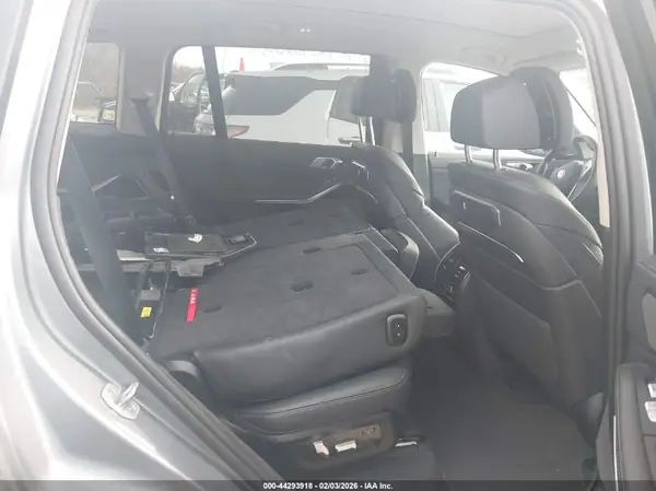 5UX23EM09T9052331 2026 BMW X7 - Image 8