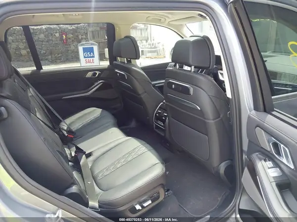 5UX23EM09T9074121 2026 BMW X7 - Image 8