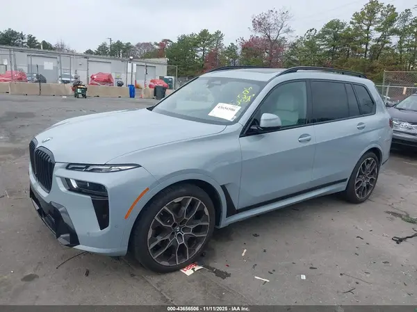 5UX23EM09T9087399 2026 BMW X7 - Image 2