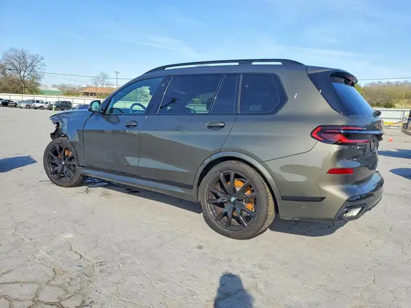 5UX23EM09T9122118 2026 BMW X7 - Image 2