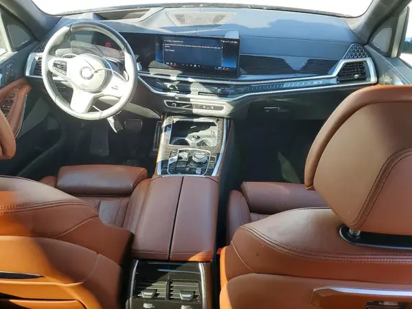5UX23EM09T9122118 2026 BMW X7 - Image 8