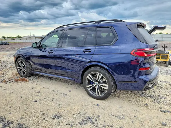 5UX23EM09T9146953 2026 BMW X7 - Image 2