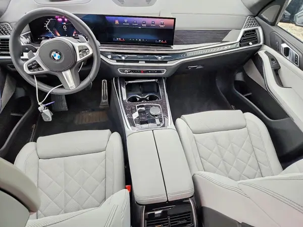5UX23EM09T9146953 2026 BMW X7 - Image 8