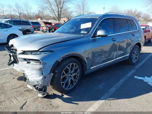 5UX23EM0XP9P00328 2023 BMW X7 - Image 2