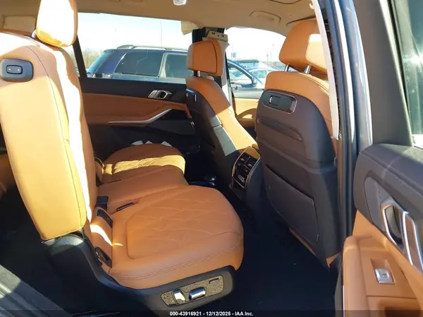 5UX23EM0XP9P00328 2023 BMW X7 - Image 8