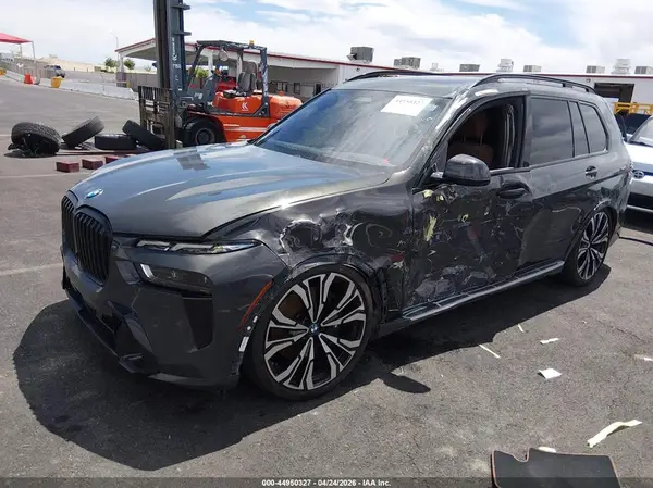 5UX23EM0XP9P28372 2023 BMW X7 - Image 2