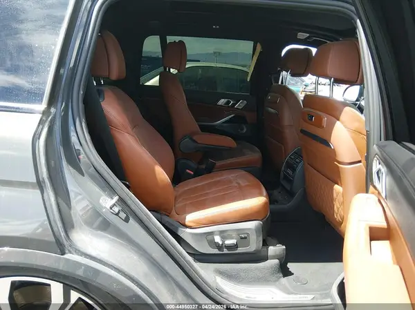 5UX23EM0XP9P28372 2023 BMW X7 - Image 8