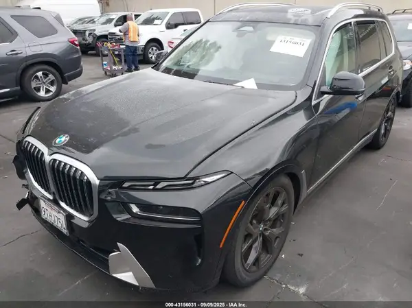 5UX23EM0XP9R94619 2023 BMW X7 - Image 2