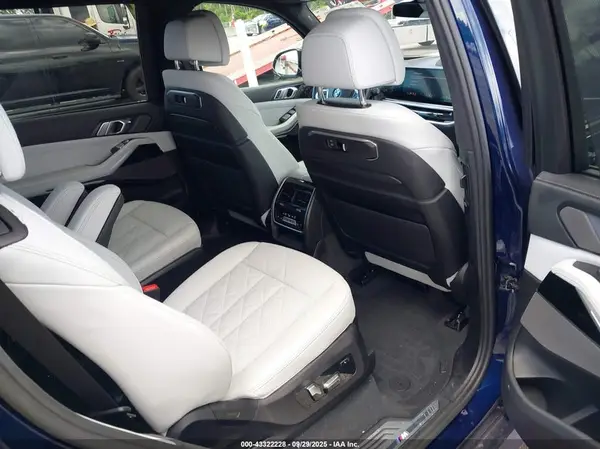 5UX23EM0XR9T86196 2024 BMW X7 - Image 8