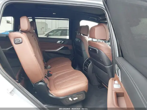 5UX23EM0XR9U85925 2024 BMW X7 - Image 8