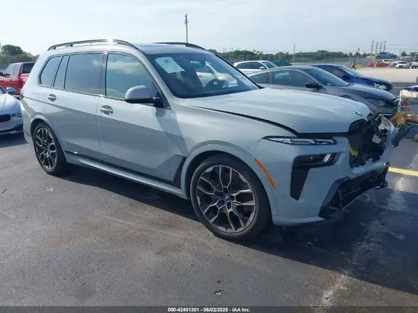 5UX23EM0XS9X34505 2025 BMW X7 - Image 1