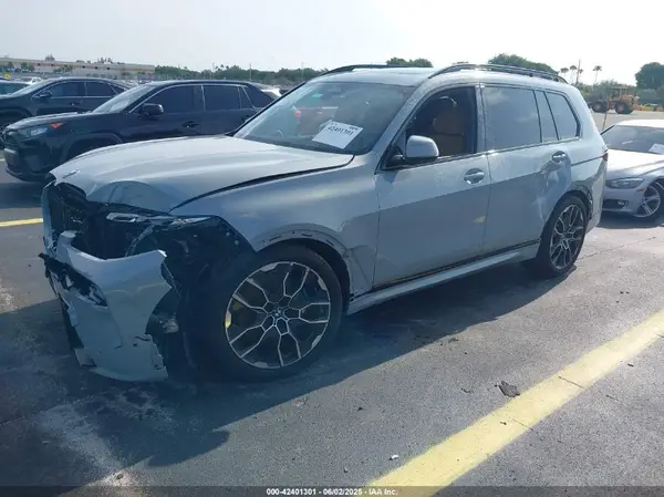 5UX23EM0XS9X34505 2025 BMW X7 - Image 2