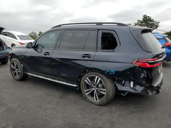 5UX23EM0XS9X70677 2025 BMW X7 - Image 2