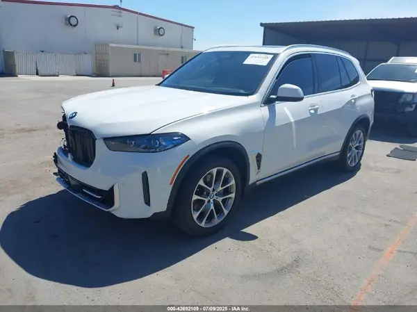 5UX23EU00S9W31822 2025 BMW X5 - Image 2
