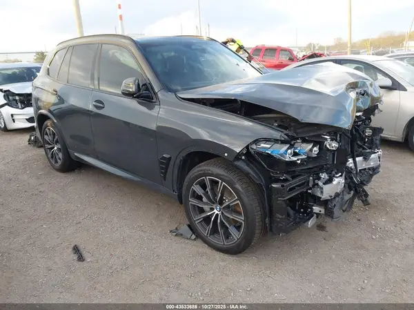 5UX23EU00T9083287 2026 BMW X5 - Image 1