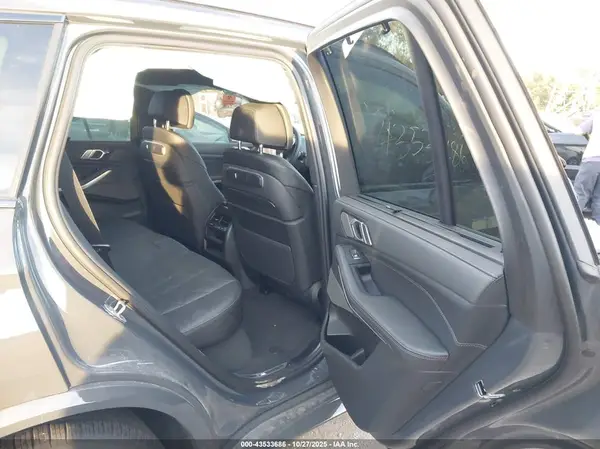 5UX23EU00T9083287 2026 BMW X5 - Image 8