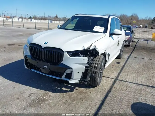 5UX23EU00T9226819 2026 BMW X5 - Image 2