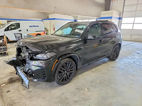 5UX23EU00T9339444 2026 BMW X5 - Image 1