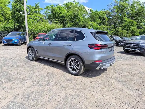 5UX23EU00T9364487 2026 BMW X5 - Image 2