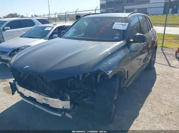 5UX23EU01R9U76742 2024 BMW X5 - Image 2