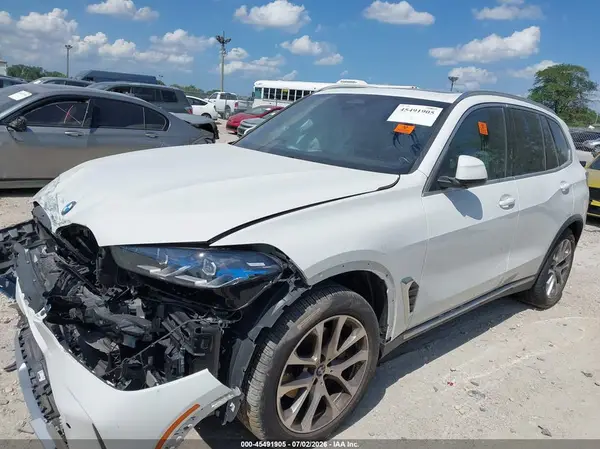 5UX23EU01R9V32193 2024 BMW X5 - Image 2