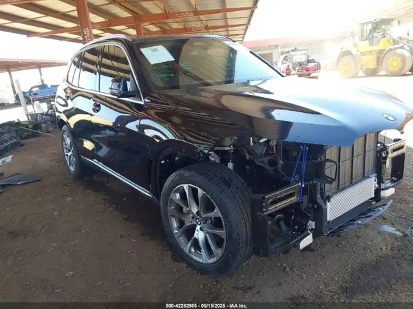 5UX23EU01R9W17275 2024 BMW X5 - Image 1