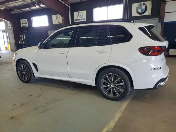 5UX23EU01S9X75945 2025 BMW X5 - Image 2