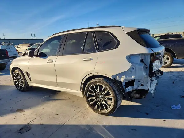 5UX23EU01S9Z20899 2025 BMW X5 - Image 2