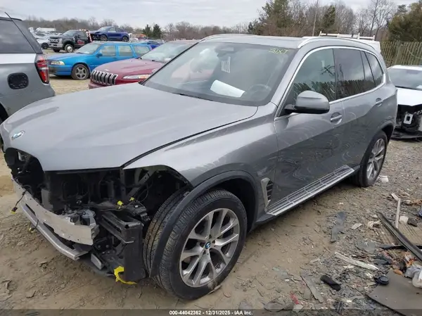 5UX23EU01S9Z23902 2025 BMW X5 - Image 2