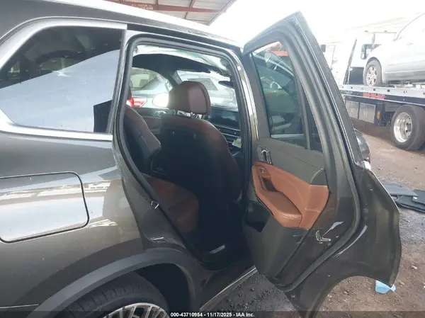 5UX23EU01T9048743 2026 BMW X5 - Image 8