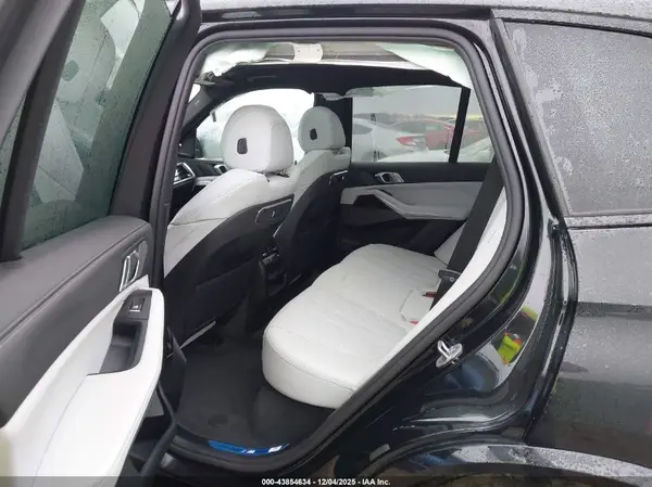 5UX23EU01T9055997 2026 BMW X5 - Image 8