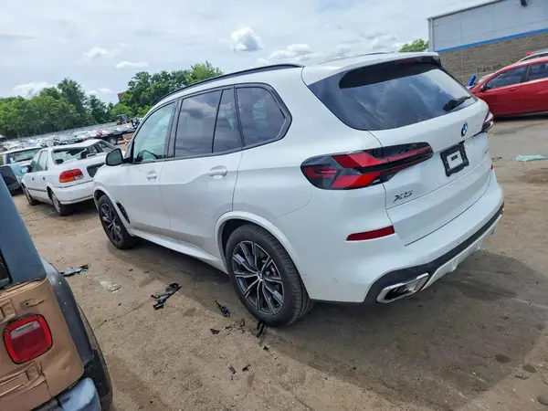 5UX23EU01T9090393 2026 BMW X5 - Image 2