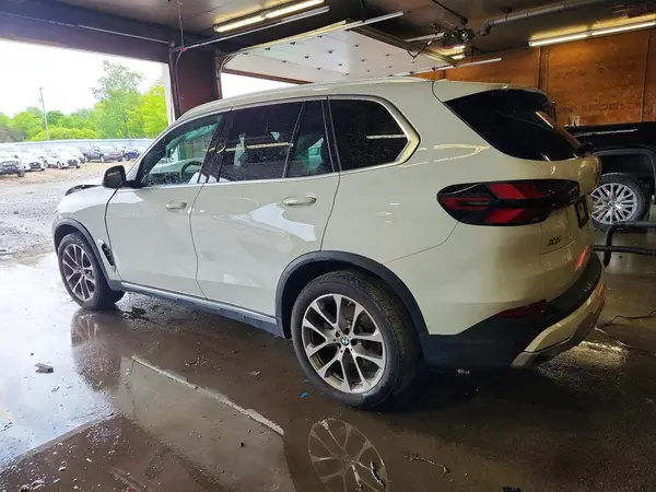 5UX23EU01T9120881 2026 BMW X5 - Image 2