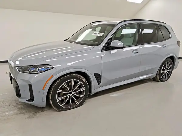 5UX23EU01T9195838 2026 BMW X5 - Image 1