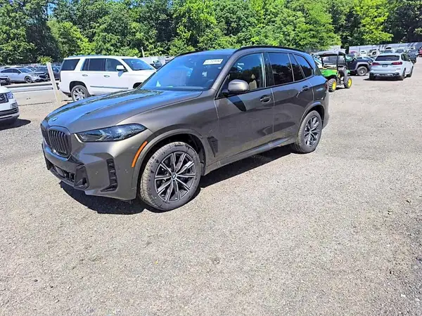 5UX23EU01T9389690 2026 BMW X5 - Image 1