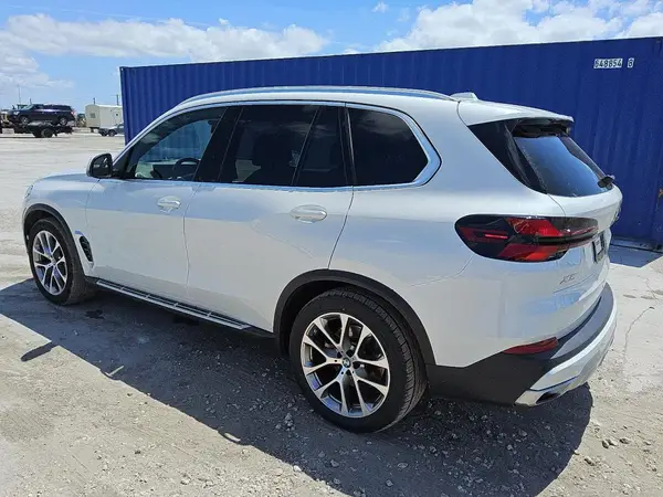 5UX23EU02S9W33216 2025 BMW X5 - Image 2