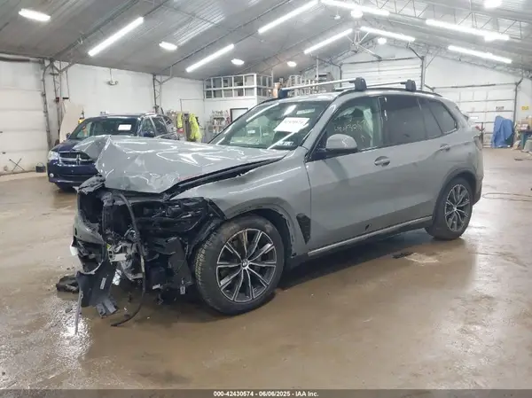 5UX23EU02S9Z02363 2025 BMW X5 - Image 2