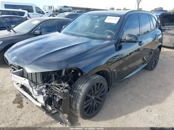 5UX23EU02T9060030 2026 BMW X5 - Image 2