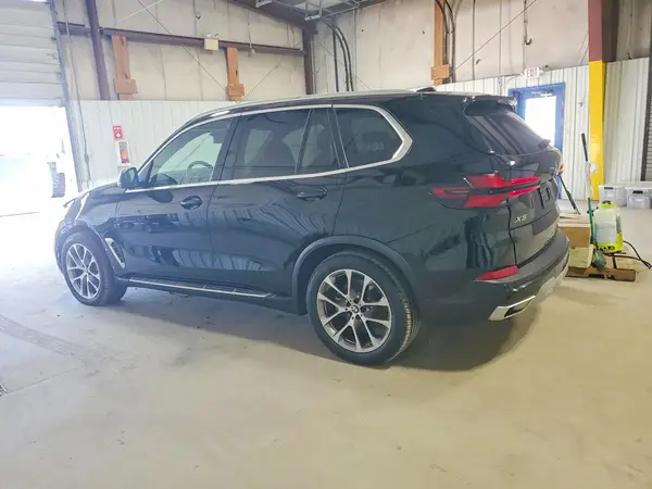 5UX23EU02T9067107 2026 BMW X5 - Image 2