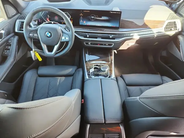 5UX23EU02T9165750 2026 BMW X5 - Image 8