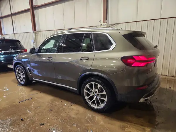 5UX23EU02T9170737 2026 BMW X5 - Image 2