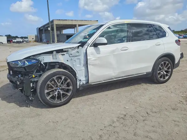 5UX23EU02T9292952 2026 BMW X5 - Image 1