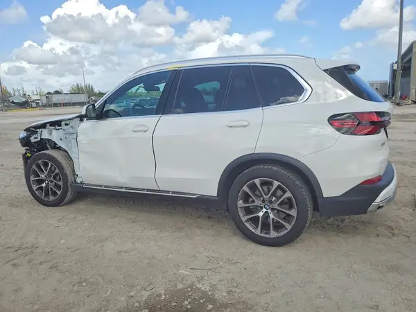 5UX23EU02T9292952 2026 BMW X5 - Image 2