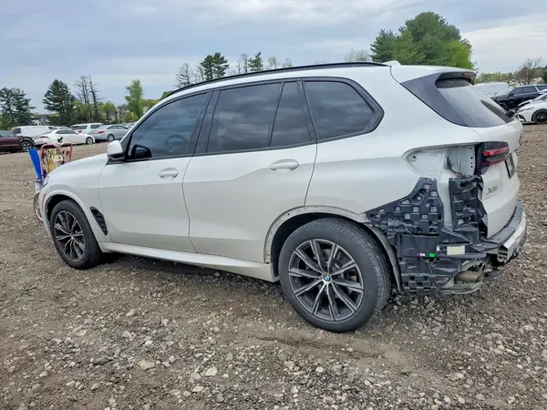 5UX23EU04R9S65082 2024 BMW X5 - Image 2