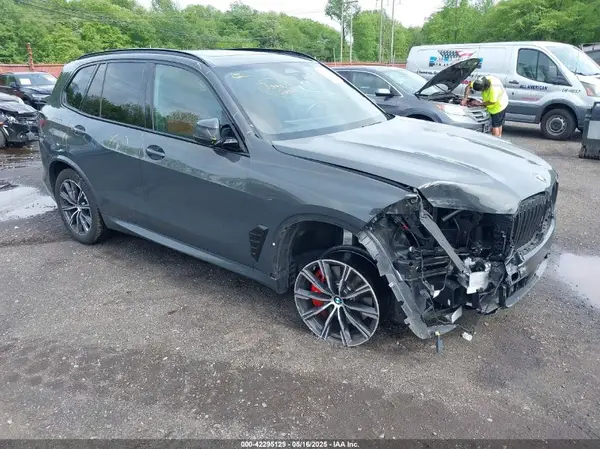 5UX23EU04R9V01472 2024 BMW X5 - Image 1