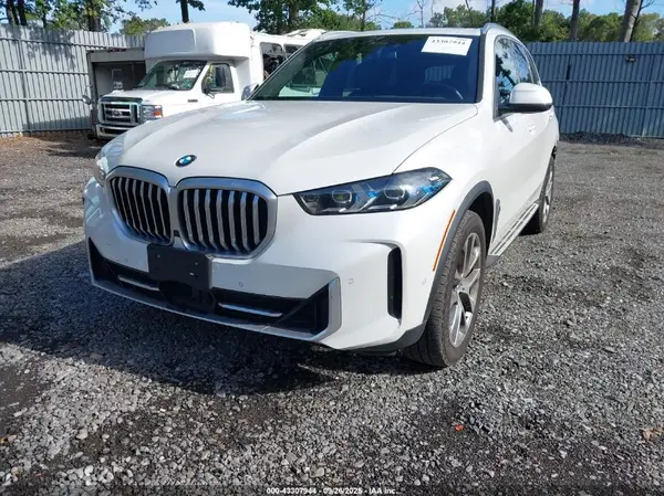 5UX23EU04R9V39929 2024 BMW X5 - Image 2