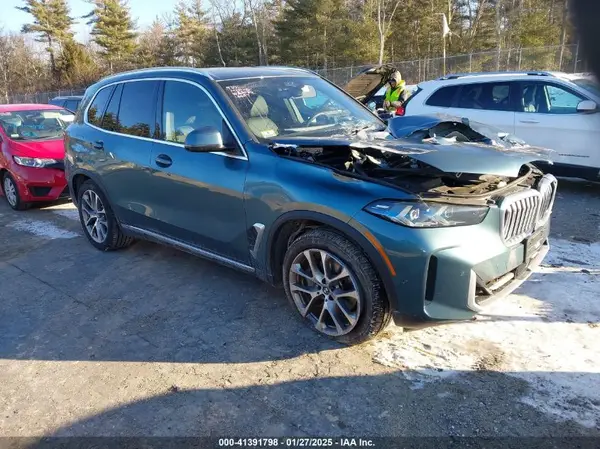 5UX23EU04S9W23030 2025 BMW X5 - Image 1