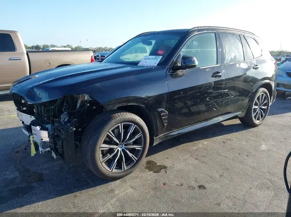 5UX23EU04T9293942 2026 BMW X5 - Image 2