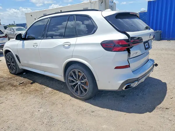 5UX23EU04T9343559 2026 BMW X5 - Image 2