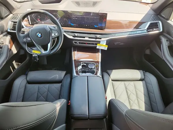 5UX23EU04T9373760 2026 BMW X5 - Image 8